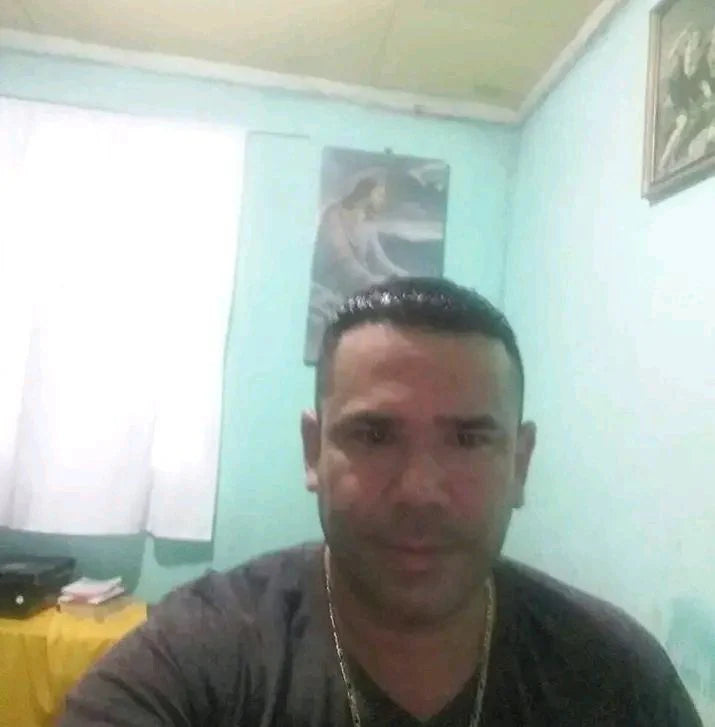 <em>Carlos</em>